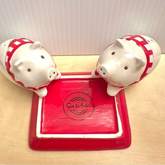 NWOT Sur La Table Cute Little Piggies Salt and Pepper Shakers - Picture 6 of 7